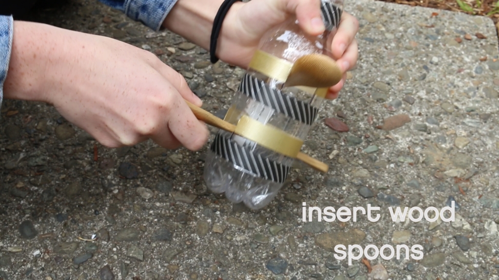 insert wood spoons
